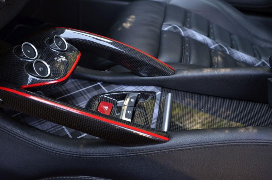  Ferrari F12berlinetta in Tailor Made 2012 года  (фото 4 из 6)